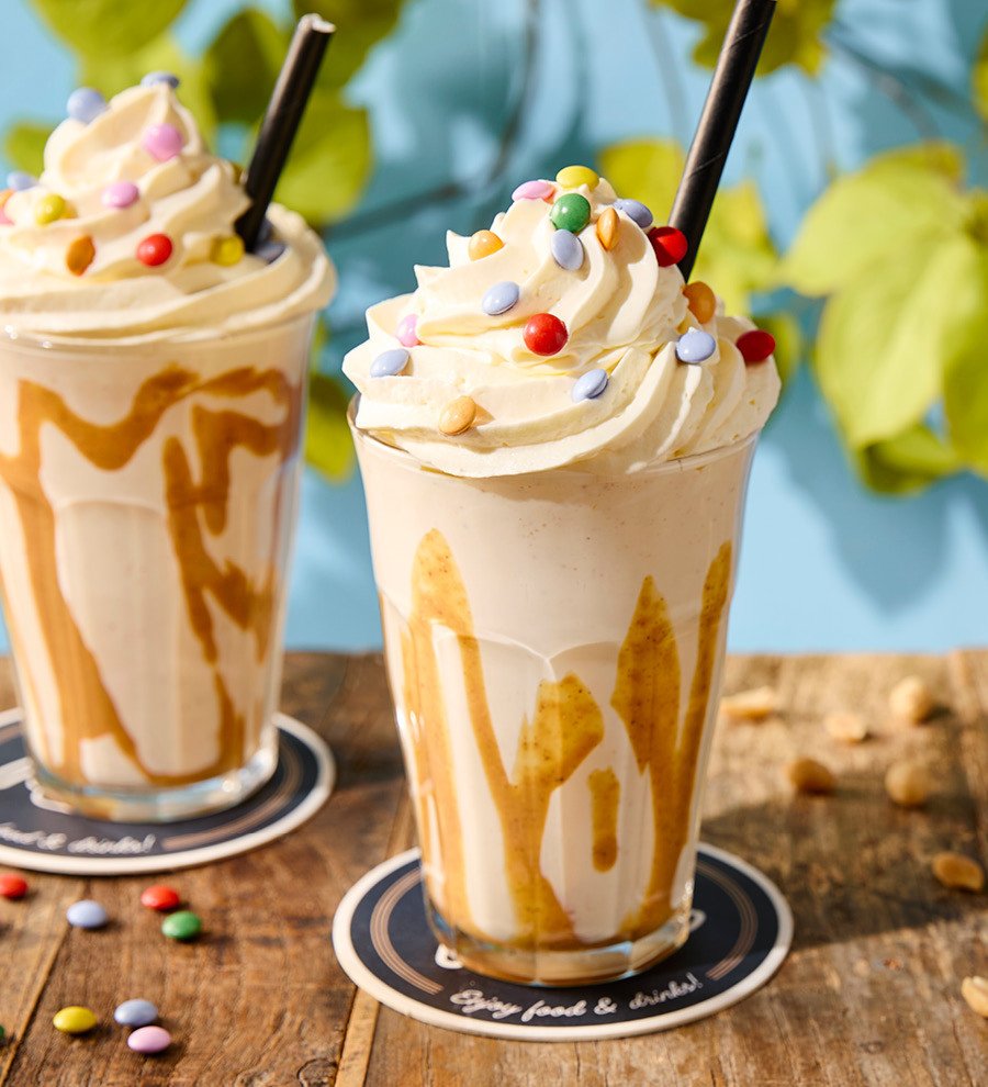 Seizoensspecials Family, peanut butter shake, kip smashburger, carpaccio salade